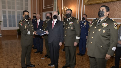 Según el gobierno, el personal militar que se hará cargo del aeropuerto ha recibido cursos y talleres en planificación