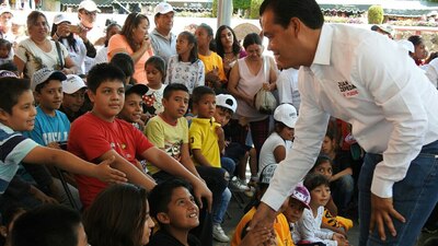 El candidato del PRD, Juan Zepeda, prometió un programa para erradicar la desnutrición en el Estado de México