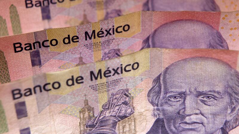 Peso mexicano sufre pequeño ‘resbalón’ frente al dólar este Viernes Santo