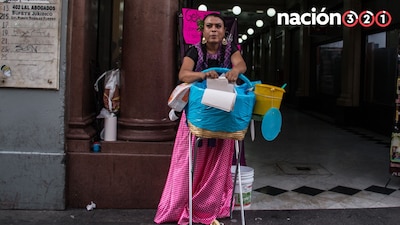 ‘Lady Tacos de Canasta’ cierra su local por extorsión; volverá a vender en bicicleta