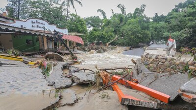 Autoridades aún buscan a una mujer desaparecida que fue arrastrada a bordo de su camioneta