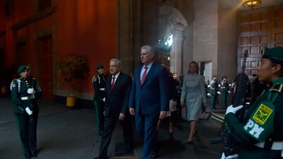 López Obrador también criticó el bloqueo comercial a ese país, dijo que es "un acto prepotente".