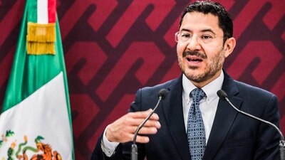 Indicó que aumentará la beca del bienestar en la CDMX