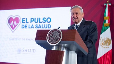 AMLO durante su conferencia de prensa presentando "El pulso de la salud"