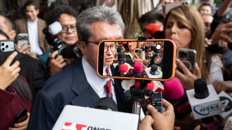 Monreal prevé aprobación de la iniciativa sobre doble nacionalidad en fiestas patrias