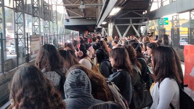 En la Línea 5, usuarios reportan aglomeraciones