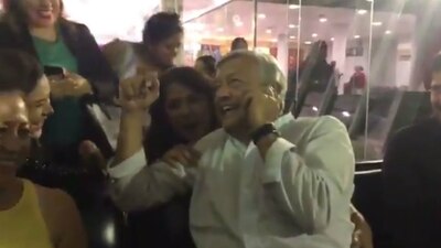 AMLO saludó por teléfono al esposo de una seguidora