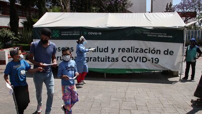 Nueva variante de COVID-19 ahora afecta más a poblaciones mas jóvenes