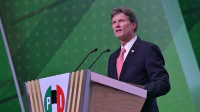 Añadió que de lo que se trata es “de vivir con dignidad