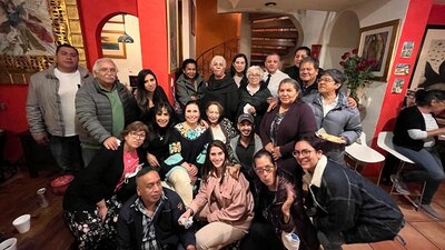 Mostraron una foto en la que celebran la libertad provisional de la exfuncionaria