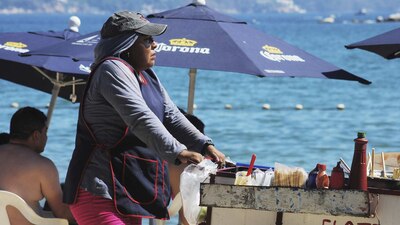 De las 74.4 horas laboradas a la semana, 50 se dedican a trabajos no remunerados