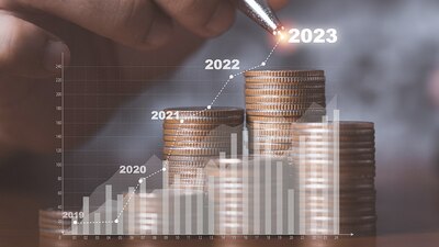 Banxico ayuda al 'superpeso' y sube la tasa de interés