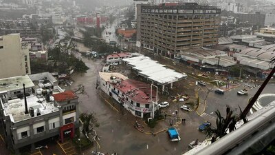Se aprecian plazas, hoteles, edificios destruidos tras paso del huracán 'Otis'.