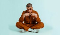 Bad Bunny rinde homenaje a Puerto Rico tras insultos racistas en mitin de Trump