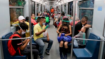 Espacios con mucha gente pueden ser un peligro para la transmisión del coronavirus