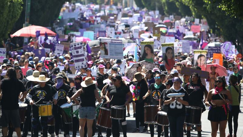 Miles de mujeres alzan la voz para conmemorar el #8M en varios estados de México