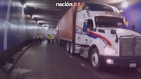 ¿Qué estaba pensando? Tráiler se ‘atora’ en bajopuente de CDMX