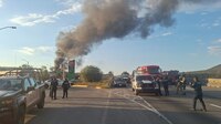 Sofocan incendio en zona industrial de Tepejí del Río tras 15 horas; reabren la México-Querétaro