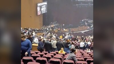 Al interior de la sala se escucharon detonaciones de arma de fuego