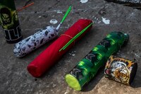 Mujer fallece tras explotarle un cohete en la mano; le lesiona el tórax y le amputa una extremidad