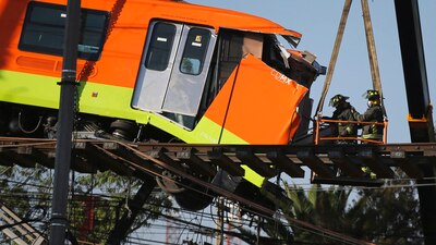 El desplome de un convoy en el Metro de la Ciudad de México dejó como saldo 25 personas muertas