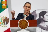 Congreso de Perú avala declarar persona ‘non grata’ a Sheinbaum; propuesta va al Pleno