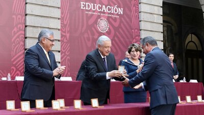 El aumento será para maestros con ingresos menores a 20 mil pesos mensuales