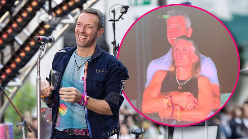 Coldplay revela una presunta infidelidad en pleno concierto