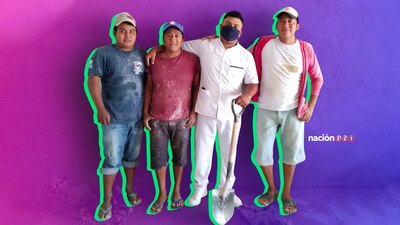 El joven compartió su logro en redes sociales y la foto con sus amigos se hizo viral