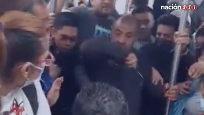 Tras acosar sexualmente a una pasajera, hirió a tres usuarios