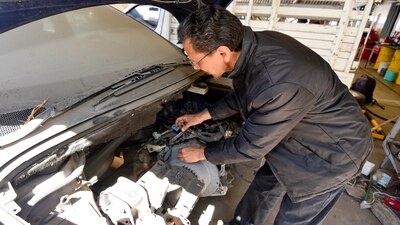 Mecánicos de equipo pesado podrían ganar hasta 51 mil pesos en Canadá