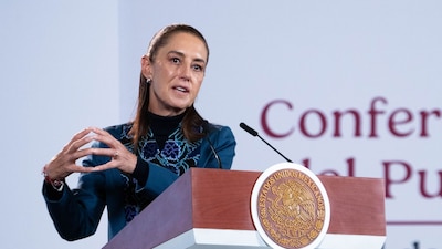 CIUDAD DE MÉXICO, 23SEPTIEMBRE2026.- Claudia Sheinbaum Pardo, presidenta de México, durante la conferencia matutina realizada en Palacio Nacional, donde se abordaron los avances de los proyectos de trenes en México. FOTO: CAMILA AYALA BENABIB/CUARTOSCURO.COM