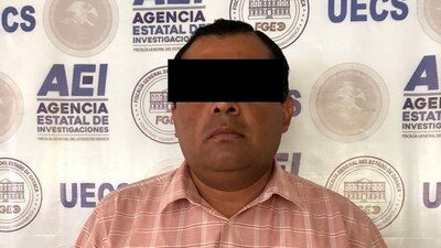 Hay una denuncia en su contra por falsificación de documentos