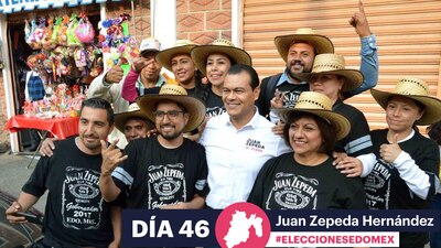 Los seguidores del perredista con playeras alusivas a una marca de whiskey