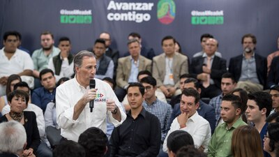 El candidato presidencial en un evento con jóvenes en Guadalajara, Jalisco