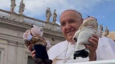 Fue en el vaticano donde recibió su propio Dr. Simi personalizado