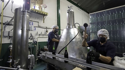 Según su naturaleza, algunas empresas no pueden parar actividades, pero deben pagar un extra a sus trabajadores