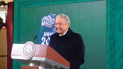 El presidente asegura que él vivirá de su pensión y lo que le dejen sus libros