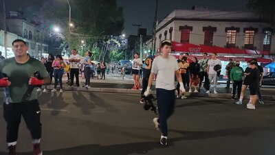 Miles de capitalinos desalojaron viviendas tras escuchar la alerta sísmica este lunes