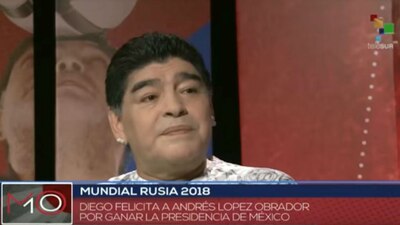 Maradona le tiende la 'mano de dios' a AMLO y lo felicita por ganar limpiamente la elección