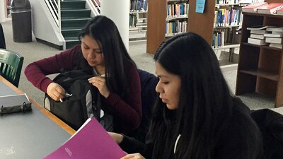 Las hermanas Juana e Inés estudian en el Bronx, en Nueva York