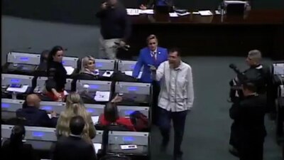 El diputado del PT durante la comparecencia de Rosario Robles