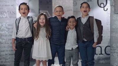 Los menores que salen para invitar a reflexionar sobre las propuestas en materia educativa