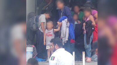 La unidad fue abandonada más adelante con migrantes originarios de El Salvador, Honduras y Guatemala