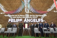 Develan placa que reconoce al AIFA como uno de los 6 mejores aeropuertos del mundo
