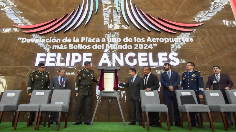 Develan placa que reconoce al AIFA como uno de los 6 mejores aeropuertos del mundo