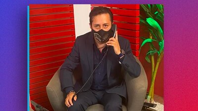 El exfiscal acudió a las instalaciones de la Marina Armada de México donde le aplicaron la vacuna