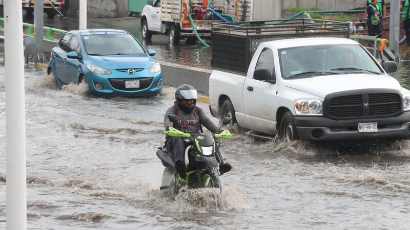 Fotos y videos: Madrugada lluviosa castiga al sur de la CDMX