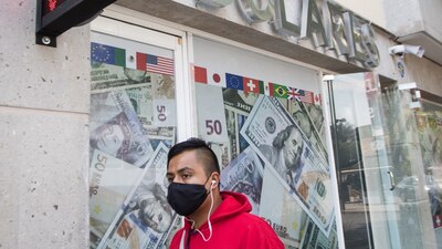 De acuerdo con datos de Bloomberg, la moneda nacional se deprecia 0.58%