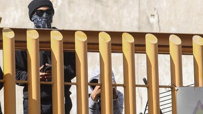 La marcha de estudiantes llegó a Rectoría desde La Bombilla poco después de las 16:00 horas.